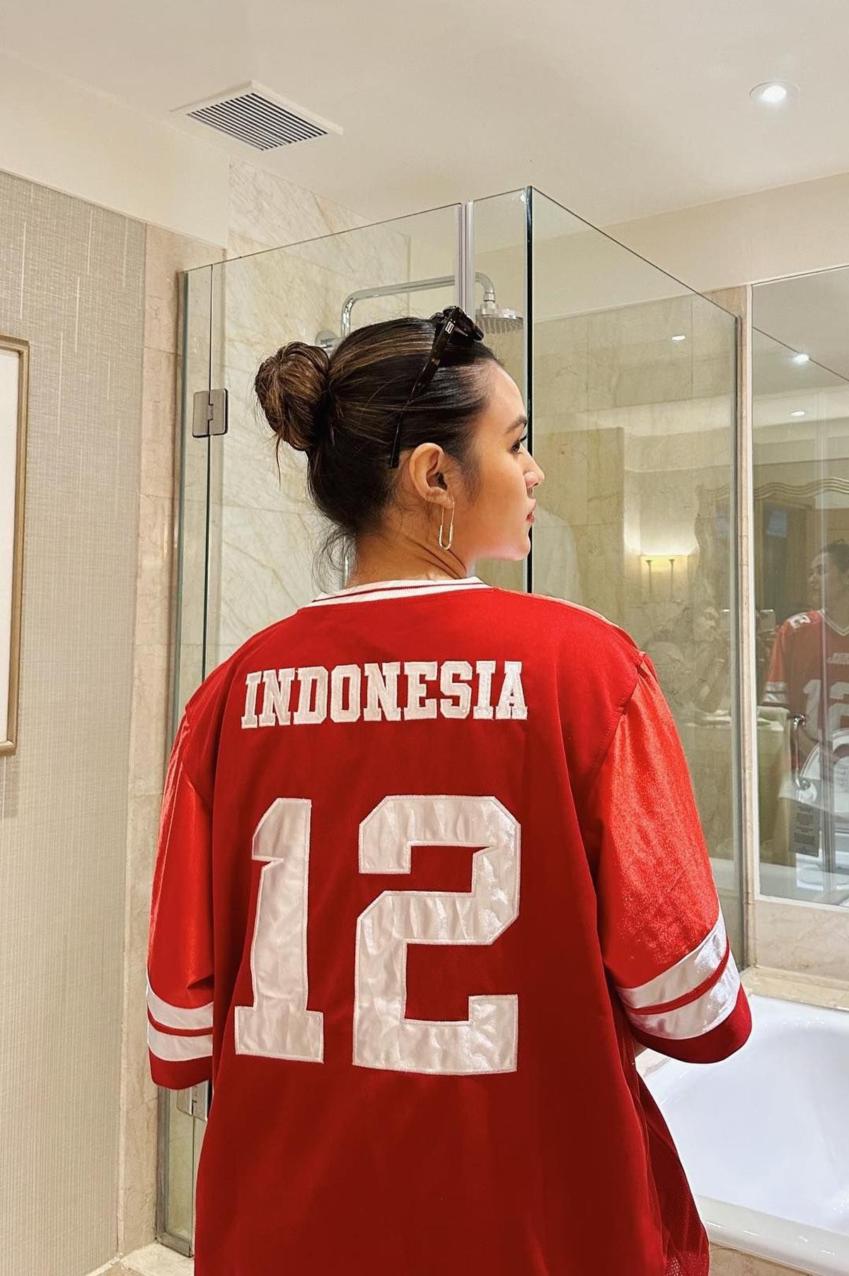 Potret Raisa saat Menyaksikan Laga Timnas Indonesia vs Australia