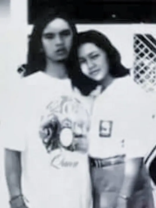 Maia Estianty yang pertama kali bertemu dengan sang mantan suami saat mereka bersekolah di SMAN 2 Surabaya ini memilih untuk tidak berkomentar mengenai video permintaan maaf Mulan Jameela tersebut. (via instagram/@alghazali7)