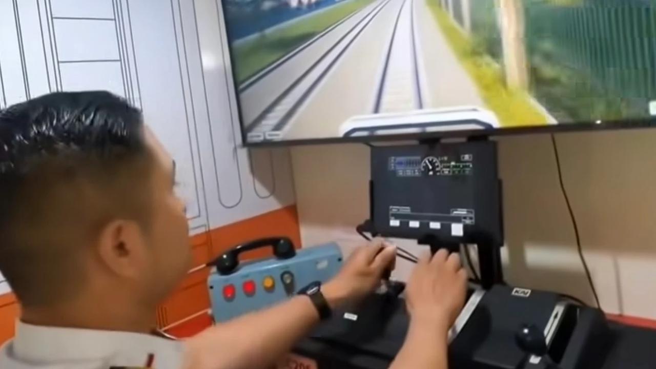 Masinis ini Perlihatkan Cara Kerja Rem Kereta Pakai Simulator: Enggak Bisa Berhenti Mendadak