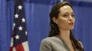 Menggugat cerai Brad Pitt, awalnya Angelina Jolie banyak mendapat dukungan dari masyarakat. Seperti telah terungkap siapa Jolie yang sebenarnya, kini hujatan malah berdatangan padanya. (AFP/Bintang.com)