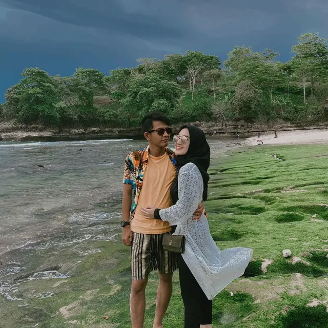 6 Gaya OOTD Hafna Alliya Istri Angga Putra 'Anak Band', Simpel dan Stylish