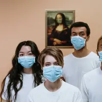 Pejabat eselon yang melakukan perjalanan luar negeri untuk dinas dapat mengajukan dispensasi karantina.  (Foto: Pexels/cottonbro)