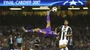 Pemain Real Madrid, Cristiano Ronaldo melakukan tendangan salto dalam laga final Liga Champions melawan Juventus di Millennium Stadium, Cardiff, Wales, 3 Juni 2017. (AP Photo/Dave Thompson)