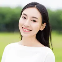 ilustrasi perempuan cantik tersenyum/wxin/Shutterstock