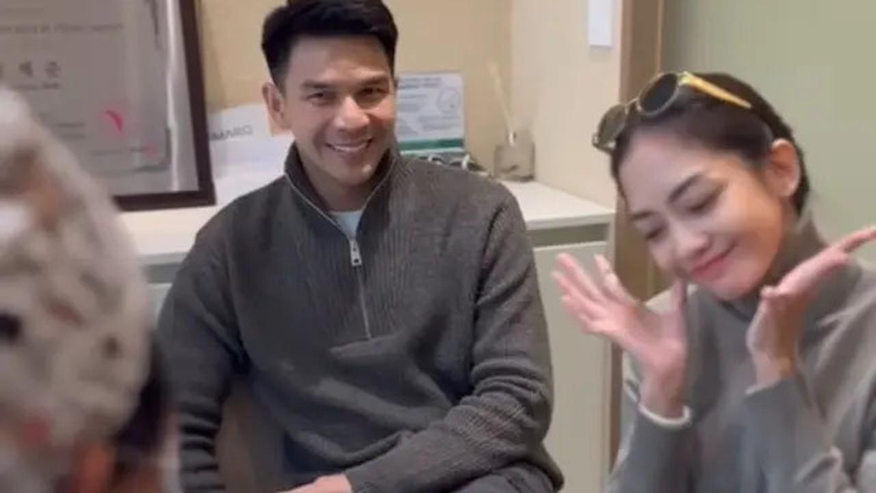 7 Potret Ririn Dwi Ariyanti dan Jonathan Frizzy ke Korea, Kompak Operasi Kecantikan