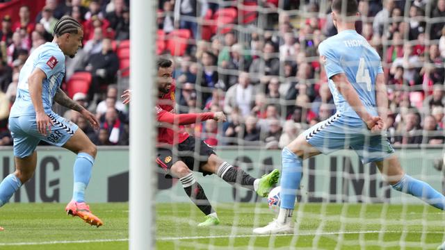 Foto: Derby Manchester Terwujud, MU Lolos ke Final Piala FA setelah Atasi Perlawanan Pantang Menyerah Coventry hingga Adu Penalti