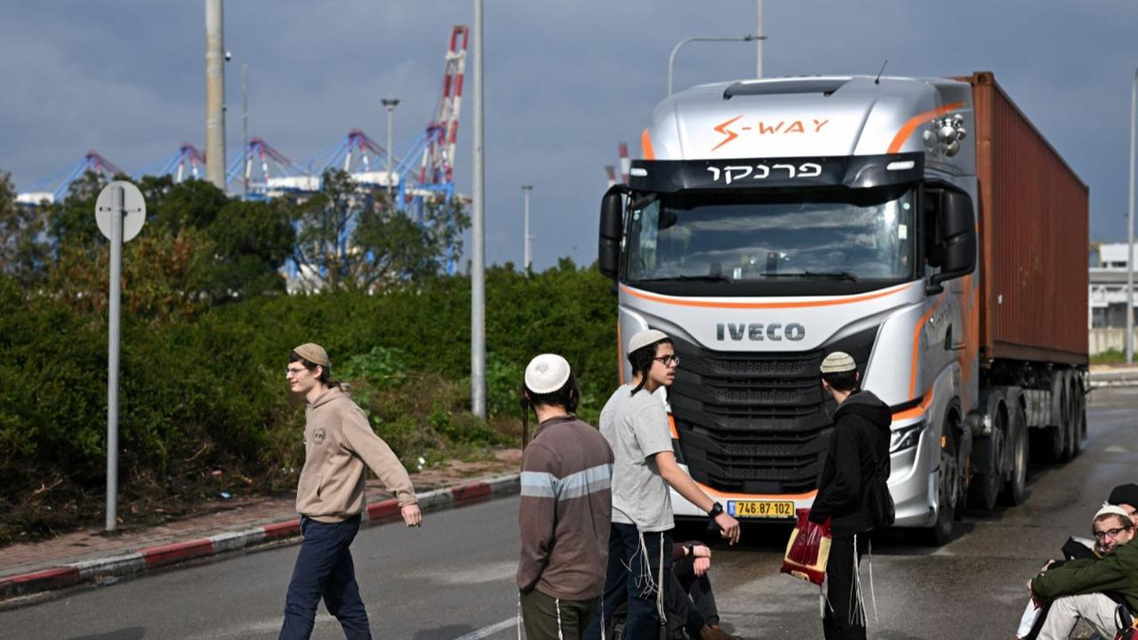 Aksi ini semakin menjadi dan banyak mendapat dukungan dari warga Israel setelah sebuah jajak pendapat publik dipublikasikan pada hari Selasa (30/1/2024) lalu di Israel.<br>(Foto: REUTERS / Dylan Martinez)<br>