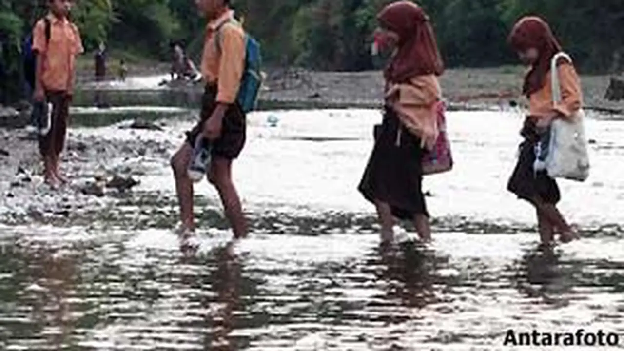 100815bsekolah-jalan.jpg