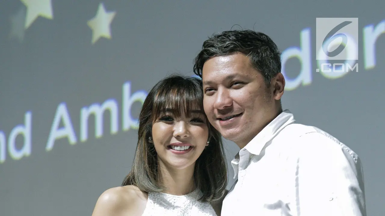 Gading Marten dan Gisella Antastasia Umbar Kemesraan