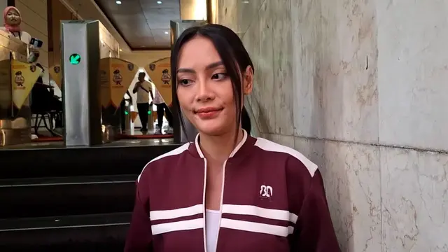 Erika Carlina di Polda Metro Jaya, Senin (10/3/2025).