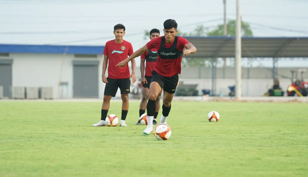 Striker Timnas Indonesia U-22, Ramadhan Sananta bersiap melepaskan tendangan dalam sesi latihan di The Dream Visakha Training Camp, Phnom Penh, Kamboja, Jumat (28/4/2023) menjelang laga pertama SEA Games 2023 menghadapi Filipina. (Dok. PSSI)