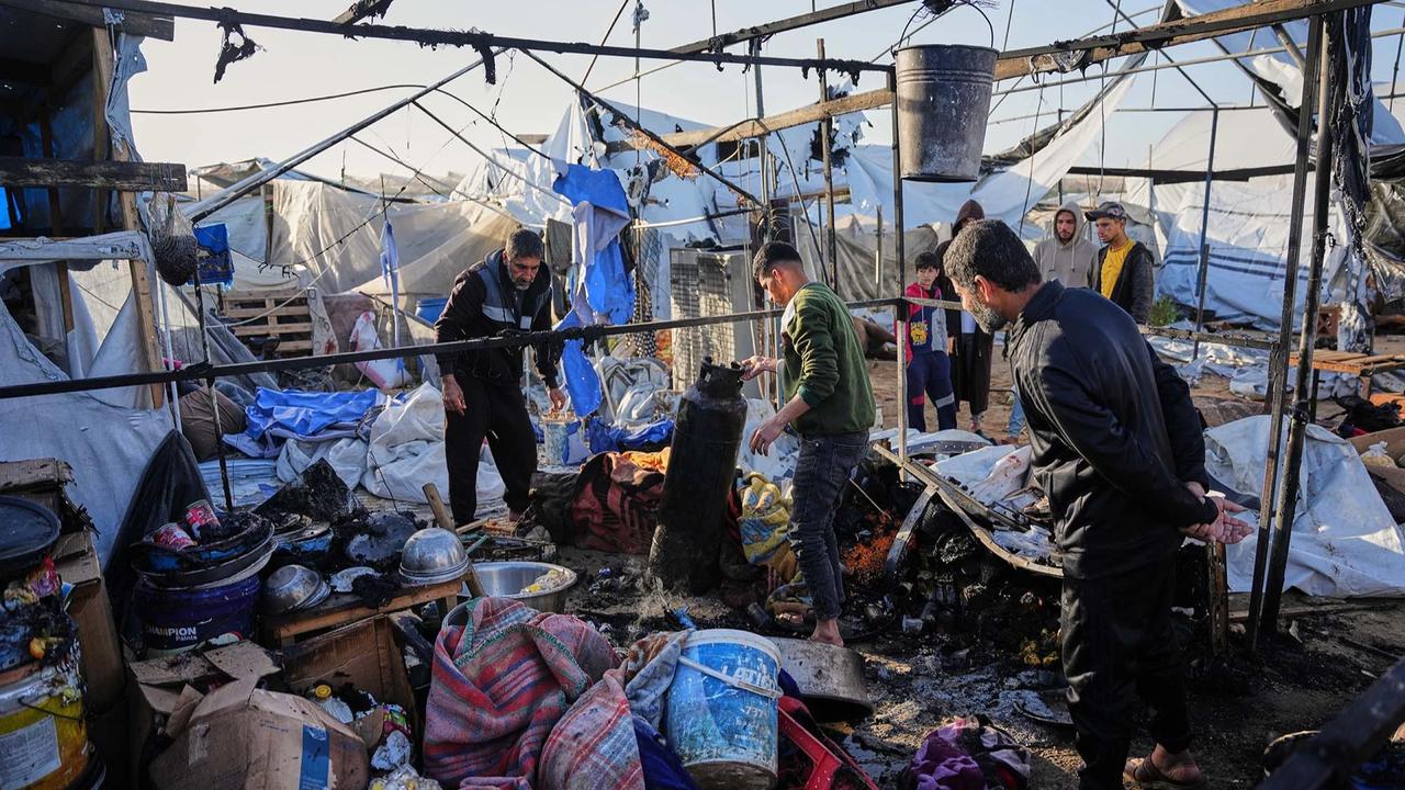 FOTO: Tangis Keluarga Iringi 25 Warga Sipil Tewas di Jalur Gaza