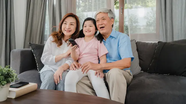 kakek nenek dan cucu