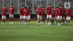 Pemain Timnas Indonesia U-23 mengikuti sesi latihan resmi jelang laga perdana ASEAN U-23 Championship 2025 melawan Brunei Darussalam di Stadion Madya, Kompleks Gelora Bung Karno, Senayan, Jakarta, Senin (14/7/2025). (Liputan6.com/Helmi Fithriansyah)