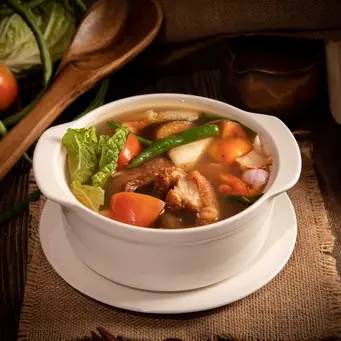 Siapa bilang masak mewah harus repot? Intip resep one pot meal estetik yang bikin Sahabat Fimela punya lebih banyak waktu santai bersama keluarga. [Dok/Freepik.com/wirestock].