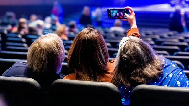 persiapan konser pertama kali