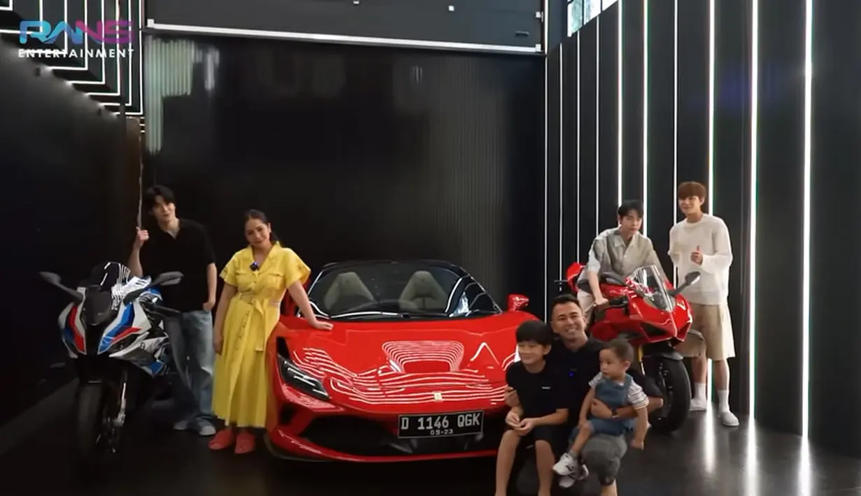 Deyoung mengaku merasa iri dengan Rafathar yang memiliki ruang main dan peralatan yang canggih. "Rafathar, aku iri padamu,"  kata Deyoung dilansir dari kanal Rans Entertainment. [Youtube/Rans Entertainment]