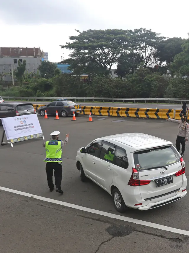 Suasana Gerbang Tol Bogor di Tengah Penerapan Ganjil Genap