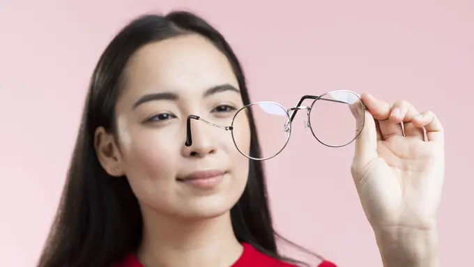 Sayangi Penglihatanmu: 4 Kebiasaan Kecil untuk Mencegah Mata Minus Bertambah [Dok/freepik.com]