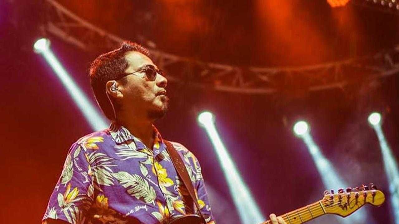 Di atas panggung Hingar Bingar, Indra Sinaga dkk tampil membawakan deretan lagu hits mereka, seperti <i>Masih, Manusia Bodoh, dan Langit Tujuh Bidadari, </i>dan masih banyak lagi.
