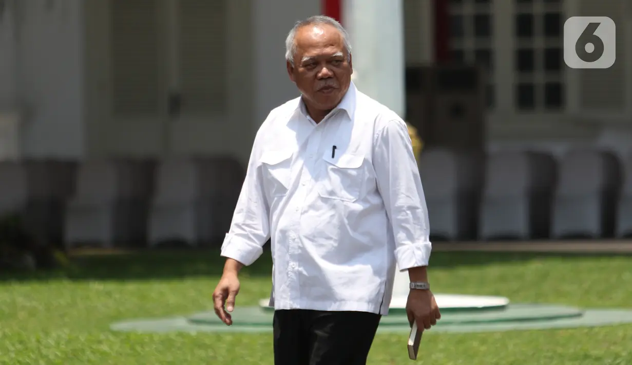 Menteri PUPR 2014-2019 Basuki Hadimuljono tiba di Kompleks Istana Kepresidenan di Jakarta, Selasa (22/10/2019). Basuki Hadimuljono mengaku dihubungi Menteri Sekretaris Negara untuk datang ke Istana hari ini. (Liputan6.com/Angga Yuniar)