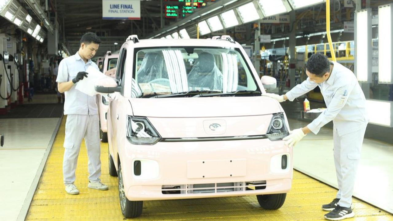 “Kami bangga mulai perakitan Seres E1 di Indonesia. Perakitan di dalam negeri membantu konsumen mendapat mobil listrik yang terjangkau dan mendukung mobilitas berkelanjutan di Tanah Air. "