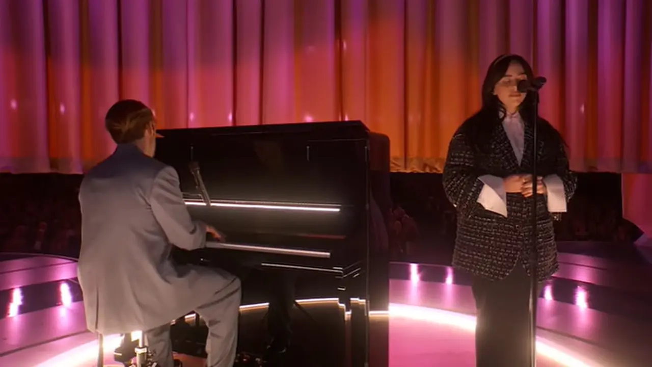 Billie Eilish Tampil di Oscar 2024, Dapat Standing Ovation dan Bikin Pemeran Barbie Menangis