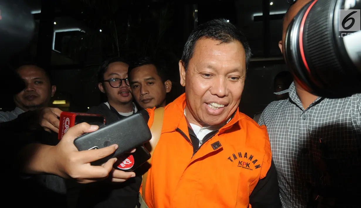 Direktur Utama PTPN III (Persero) Dolly Pulungan usai menjalani pemeriksaan di Gedung KPK, Jakarta, Rabu (4/9/2019). Dolly Pulungan diduga menerima fee sebesar 345.000 dolar Singapura dari pemilik PT Fajar Mulia Transindo, Pieko Nyotosetiadi. (merdeka.com/Dwi Narwoko)