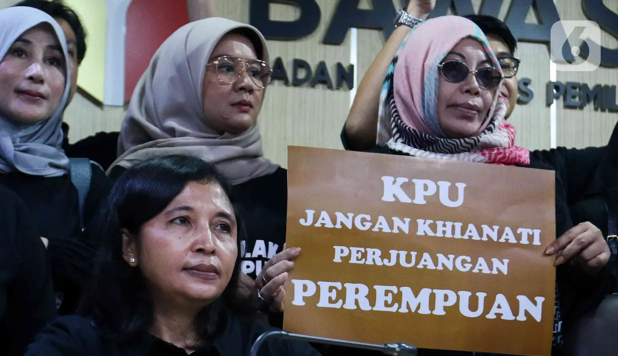 Pasal itu menerapkan pembulatan ke bawah apabila angka desimal keterwakilan perempuan di bawah 50. (Liputan6.com/Herman Zakharia)