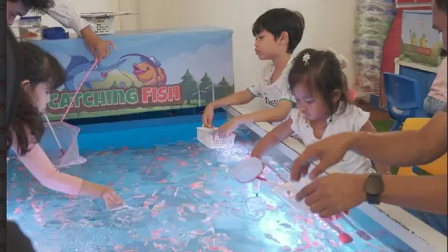 Sensasi Berinteraksi Langsung dengan Hewan di Kebun Binatang Mini di Summarecon Mall Bekasi.  foto: dok. Summarecon Mall Bekasi