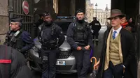 Viral, Misteri Pria Parlente di Gerbang Masuk Museum Louvre yang Diblokade Polisi Prancis