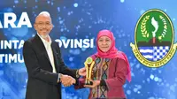 Gubernur Jawa Timur Khofifah Indar Parawansa hadir pada perhelatan Anugerah Dewan Energi Nasional (DEN) di Jakarta (20/10) (Istimewa)