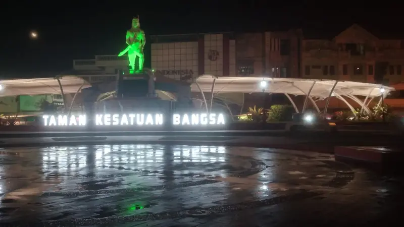 Taman Kesatuan Bangsa, kawasan yang dulunya padat dengan PKL, kini menjadi salah satu ikon Kota Manado.