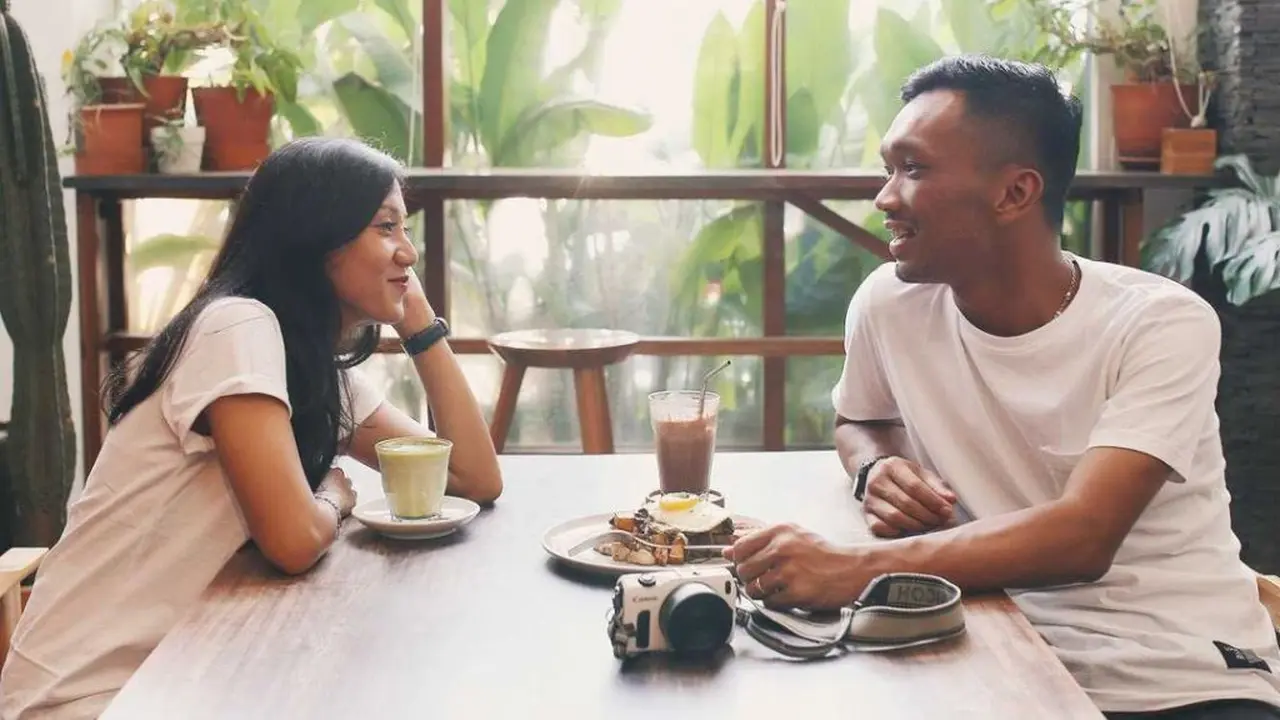 Cerita Pasangan Bertemu di Tinder, Ternyata Tetanggaan dan Berakhir di Pelaminan
