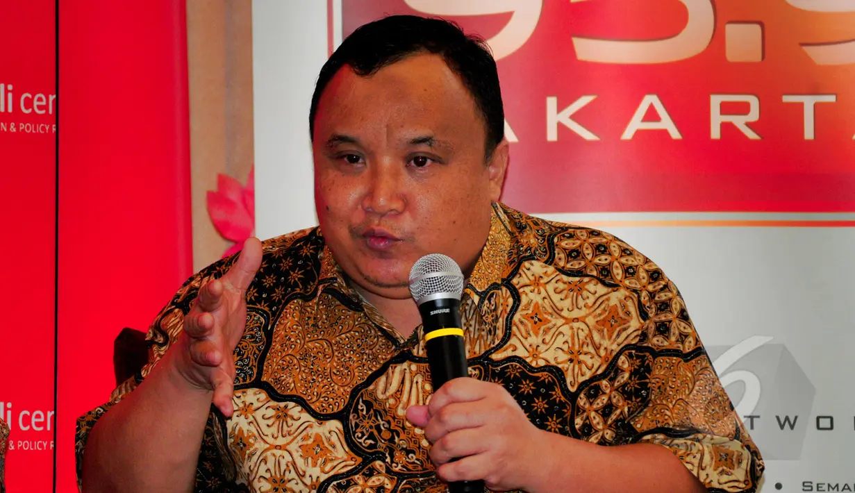 Pengamat isu keamanan dunia cyber, Fami Fachrudin saat menjadi pembicara dalam acara diskusi 'Mengapa Blokir Situs Online?' di kawasan Menteng, Jakarta, Sabtu (4/4/2015). (Liputan6.com/Yoppy Renato)