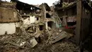 Gempa berkekuatan 7,8 skala Richter menghantam kawasan antara ibukota Kathmandu dan kota Pokhara, Minggu (26/4/2015). Dikabarkan sekitar 500 orang lebih tewas dalam peristiwa tersebut (Reuters/Navesh Chitrakar)