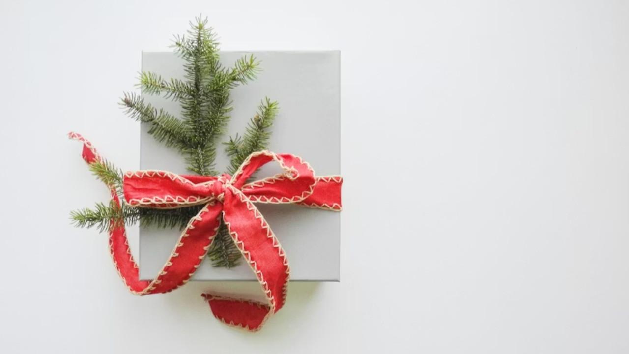 25 Ide Kado Natal untuk Teman Kantor, Fungsional dan Penuh Kesan