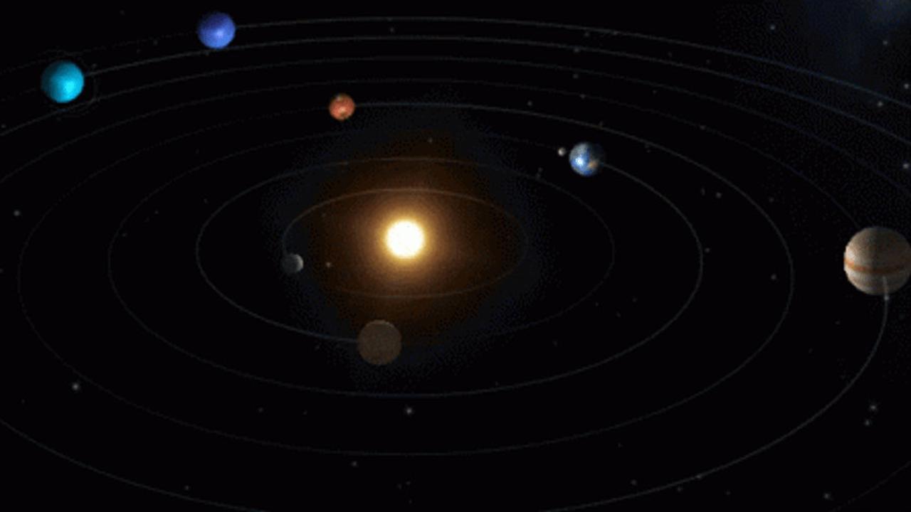 Selain itu, di Pluto tidak ada bulan yang mengorbit di sekitar nya, melainkan mengorbit di luar pluto.
