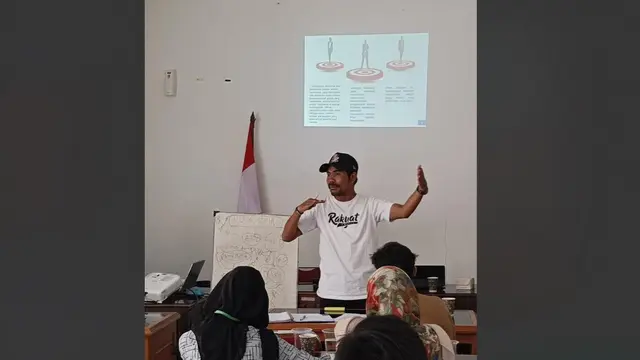 Ketua Umum Holistik Institute M Nur Latuconsina menegaskan, pernyataan Kapolri Jenderal Listyo Sigit Prabowo yang menyebutkan mencari pemimpin yang melanjutkan estafet Presiden Jokowi) ersebut jika ditafsirkan, maka tidak mengarahkan dan tak ada keberpiha