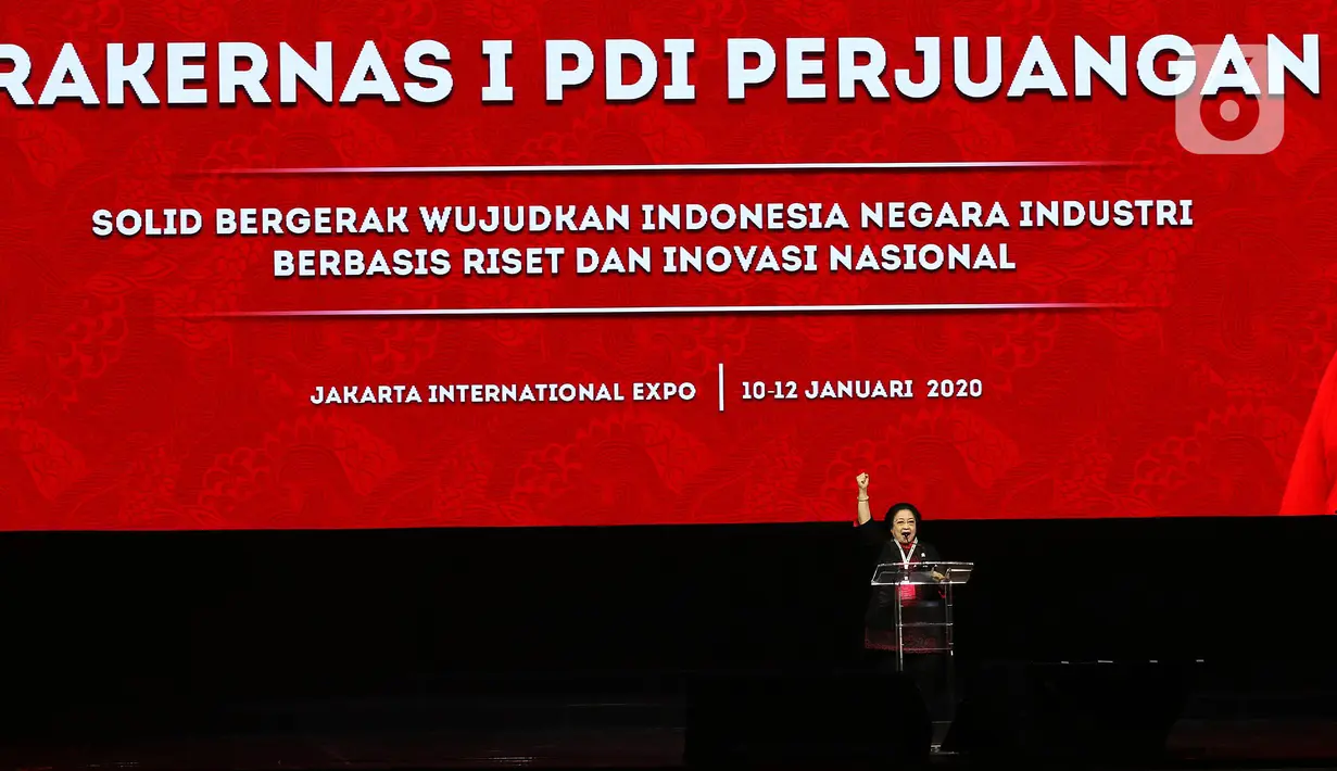 Ketua Umum PDI Perjuangan Megawati Soekarnoputri menyampaikan pidato saat pembukaan Rakernas I dan HUT ke-47 PDIP di JIEXPO Kemayoran, Jakarta, Jumat (10/1/2020). Rakernas ini bertajuk 'Solid Bergerak Wujudkan Indonesia Negara Industri Berbasis Riset dan Inovasi Nasional'. (Liputan6.com/Johan Tallo)