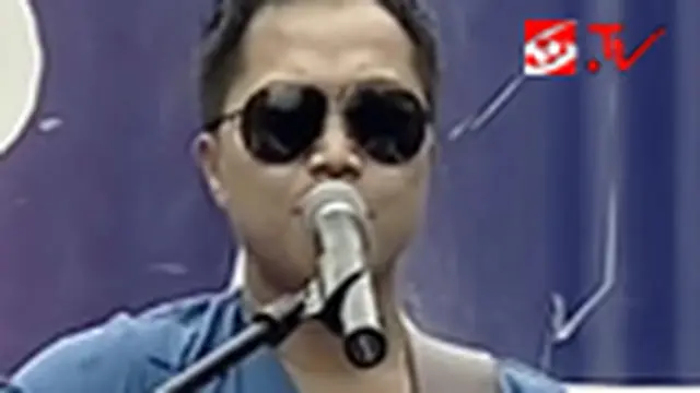 Sandhy Sondoro - Malam Biru