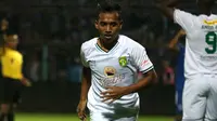 Irfan Jaya, pemain Persebaya. (Bola.com/Aditya Wany)