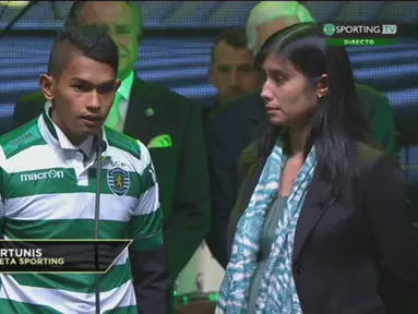 Martunis saat diperkenalkan sebagai pemain Sporting Lisbon. (Facebook/Martunis)