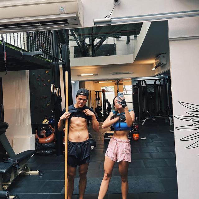 Pamer Otot, Ini 6 Potret Megan Domani Nge-Gym Bareng Jeremie Moeremans