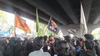 Mahasiswa di Makassar kibarkan bendera One Piece