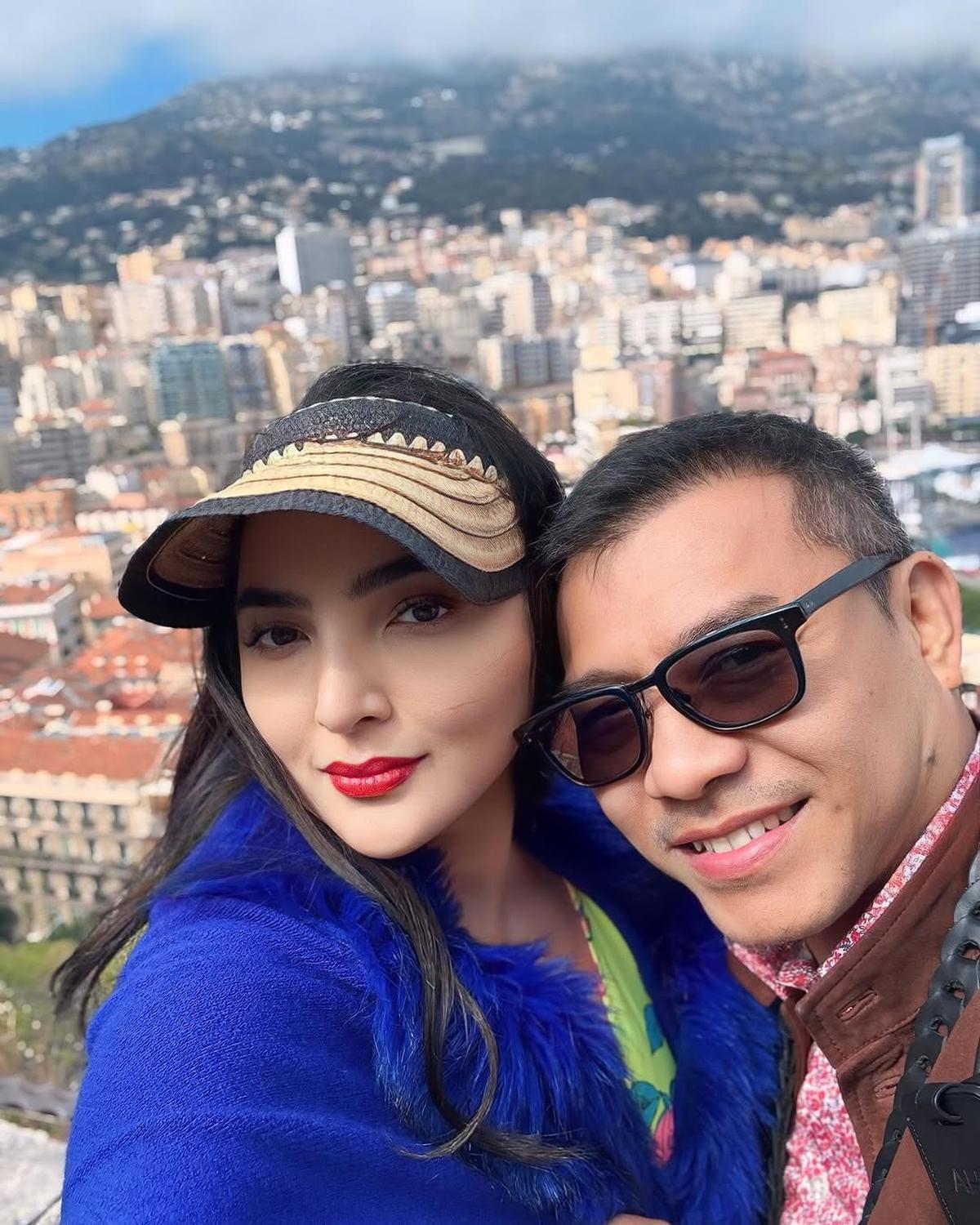 5 Potret Mesra Ashanty dan Anang Hermansyah Liburan di Monaco, Tampil Serasi