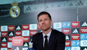 Pelatih Real Madrid yang baru saja ditunjuk, Xabi Alonso, memberikan keterangan dalam presentasi resminya di Real Madrid Sports City di Valdebebas, dekat Madrid, pada 26 Mei 2025. (Thomas COEX/AFP)