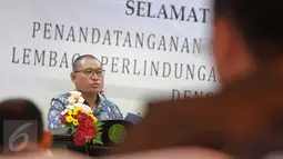 Ketua LPSK Abdul Haris memberi sambutan pada penandatanganan MoU dengan Kejagung RI di Jakarta, Selasa (19/4). Kejagung dan LPSK memperpanjang nota kesepakatan dalam hal perlindungan saksi menyusul habisnya masa MoU terdahulu. (Liputan6.com/Helmi Afandi)