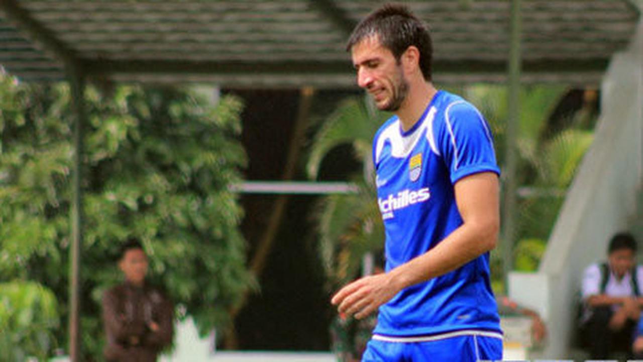 Usai Piala Presiden, bek Persib pulang kampung ke Serbia