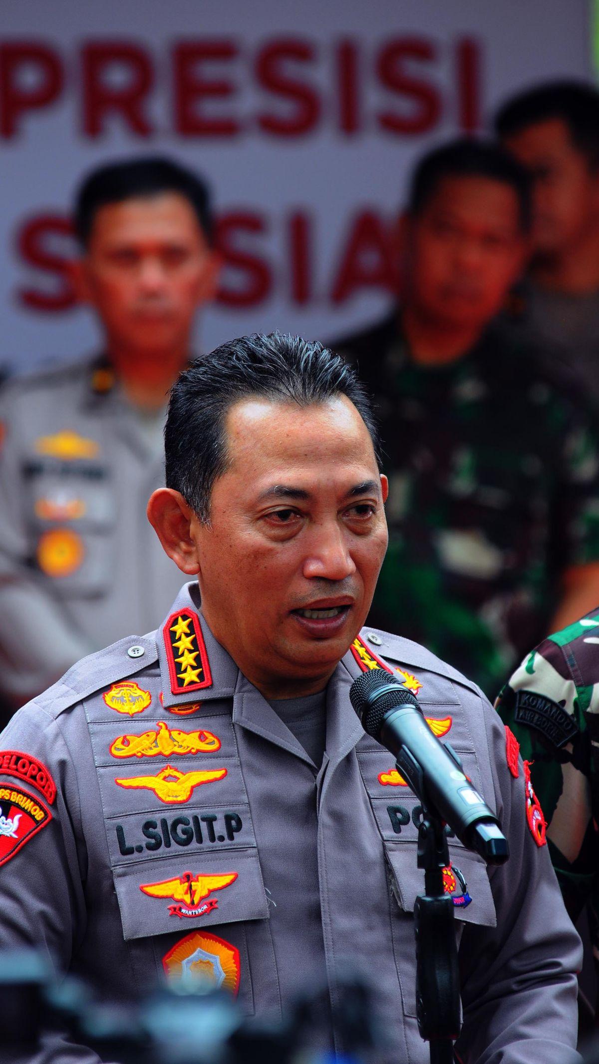 Sigit memberikan catatan yang mesti dijalankan anak buahnya dalam melaksanakan tugas menegakkan hukum dan menolong masyarakat. Dia ingin ada perbaikan yang dilakukan anggota Polri. Salah satunya tidak mencari-cari kesalahan dan bergaya hidup berlebihan se